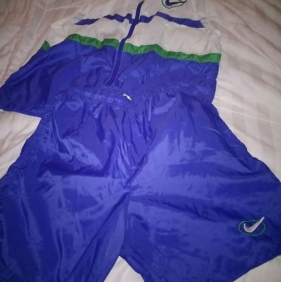 white nike shorts outfit